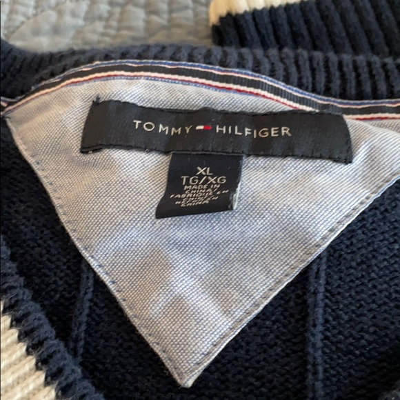Tommy Hilfiger sweater - Picture 2 of 4